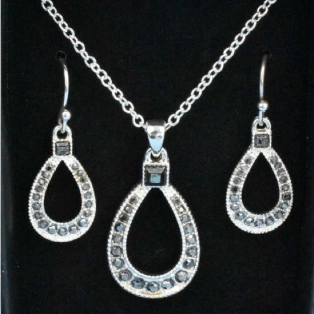 SAQ By AVON, 3 piece necklace and pierced earring set in original box